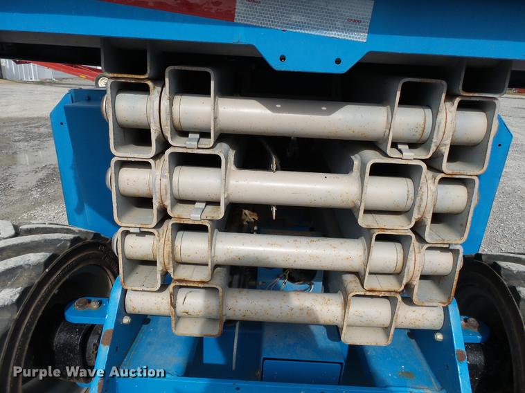 image for item DC6787 2007 Genie GS-2668RT scissor lift