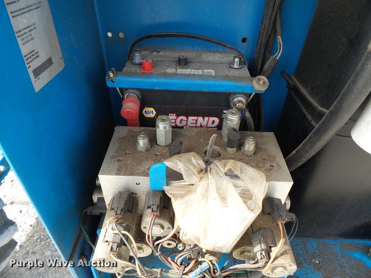 image for item DC6787 2007 Genie GS-2668RT scissor lift