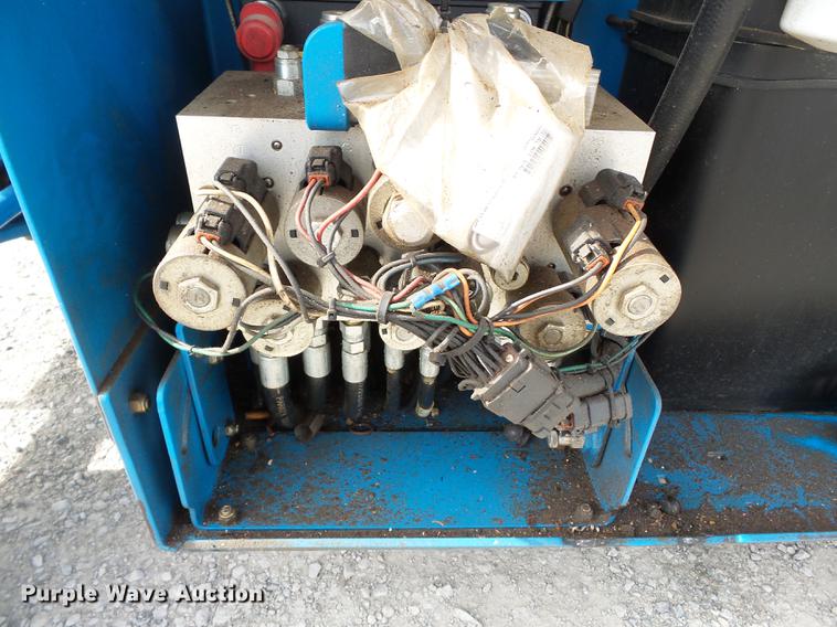 image for item DC6787 2007 Genie GS-2668RT scissor lift