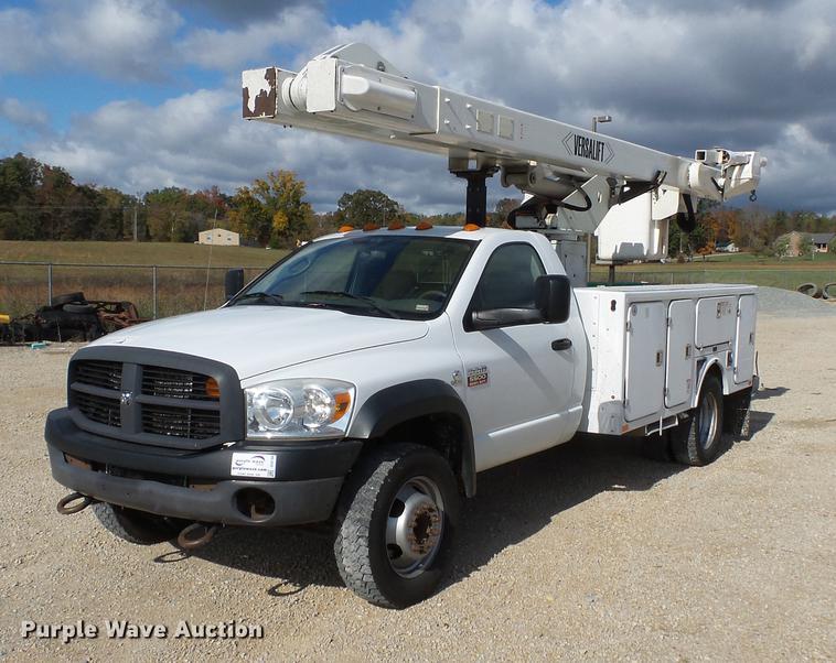 image for item DC6794 2008 Dodge Ram 5500 bucket truck