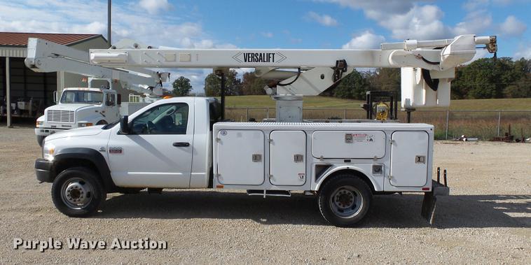 image for item DC6794 2008 Dodge Ram 5500 bucket truck