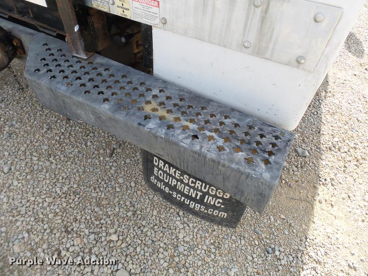 image for item DC6794 2008 Dodge Ram 5500 bucket truck