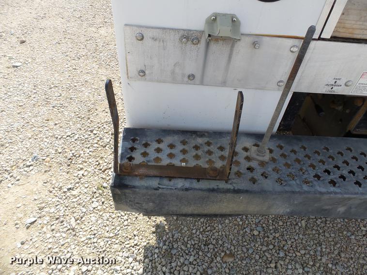 image for item DC6794 2008 Dodge Ram 5500 bucket truck