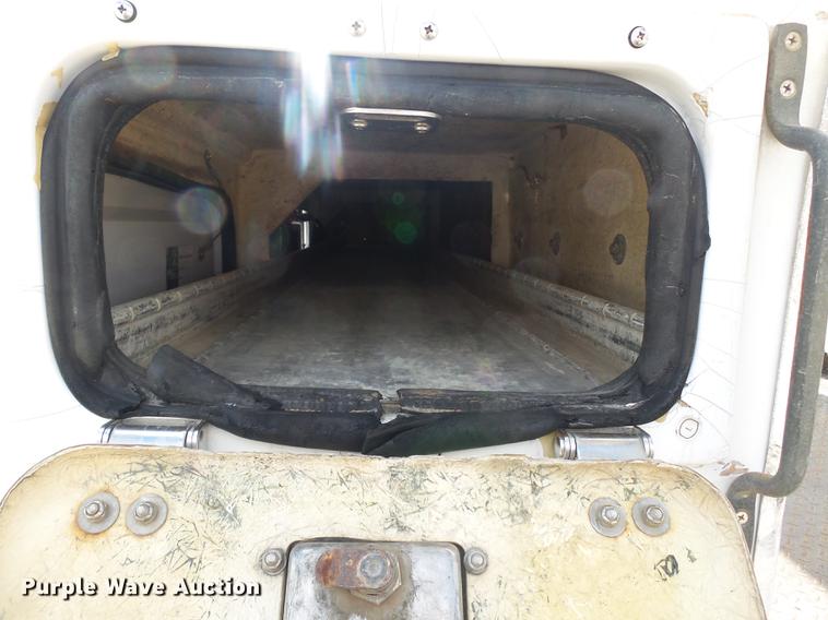 image for item DC6794 2008 Dodge Ram 5500 bucket truck