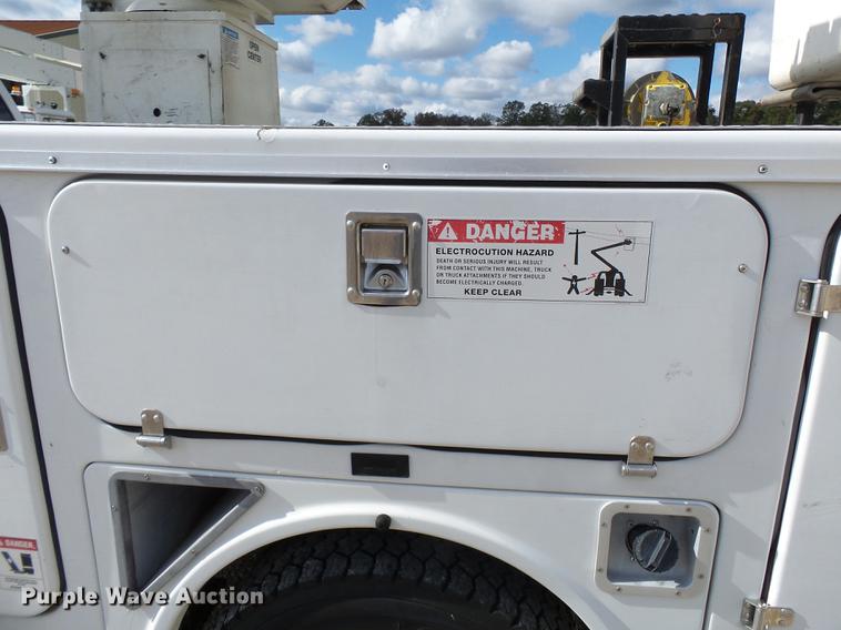 image for item DC6794 2008 Dodge Ram 5500 bucket truck