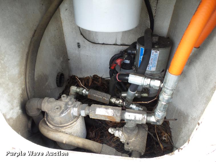 image for item DC6794 2008 Dodge Ram 5500 bucket truck