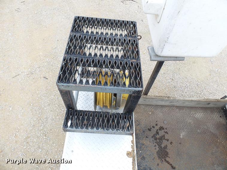 image for item DC6794 2008 Dodge Ram 5500 bucket truck