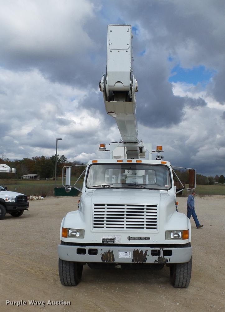 image for item DC6795 1999 International 4900 bucket truck