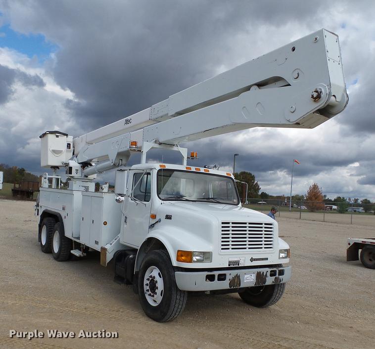 image for item DC6795 1999 International 4900 bucket truck