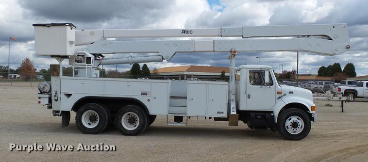 image for item DC6795 1999 International 4900 bucket truck