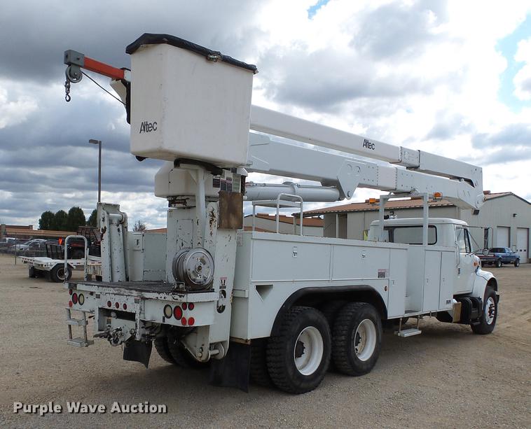 image for item DC6795 1999 International 4900 bucket truck