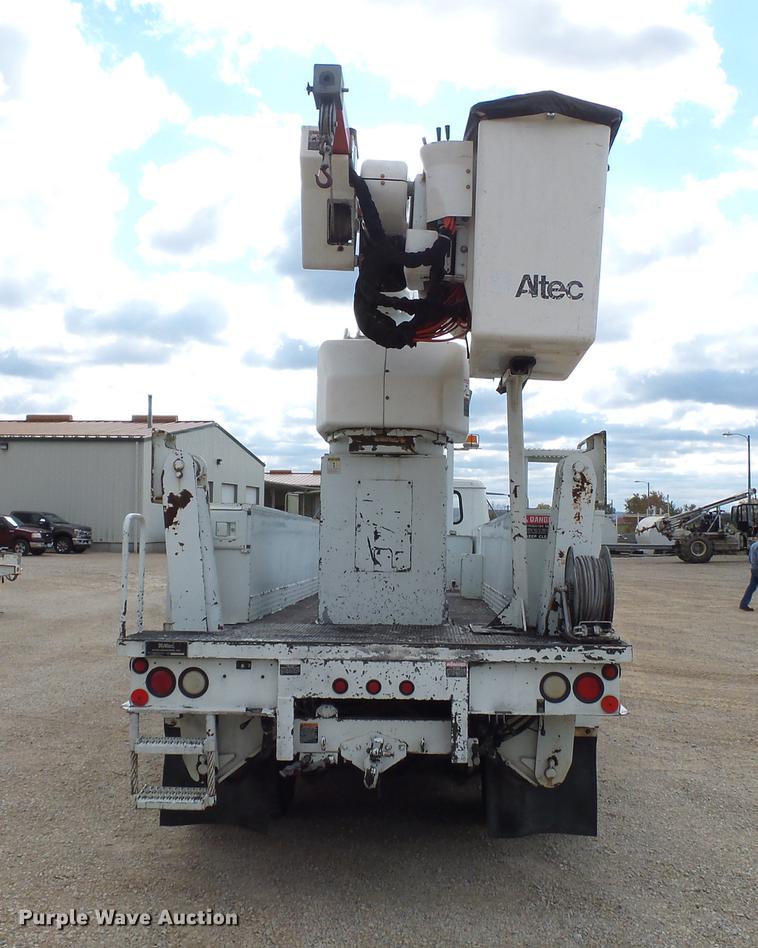 image for item DC6795 1999 International 4900 bucket truck