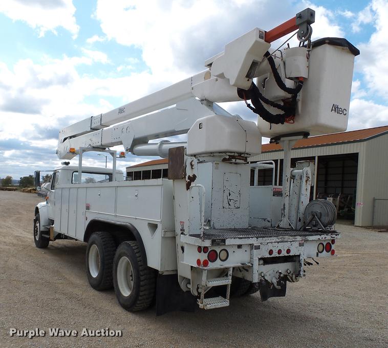 image for item DC6795 1999 International 4900 bucket truck