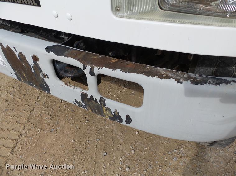 image for item DC6795 1999 International 4900 bucket truck