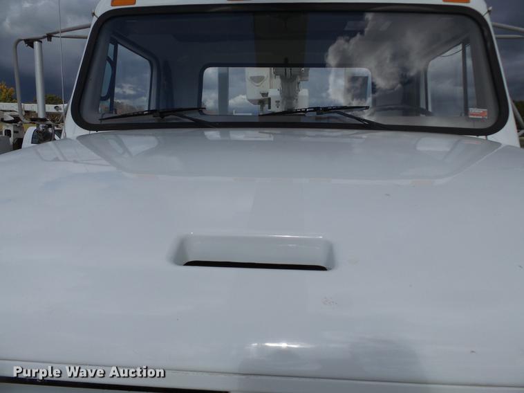 image for item DC6795 1999 International 4900 bucket truck