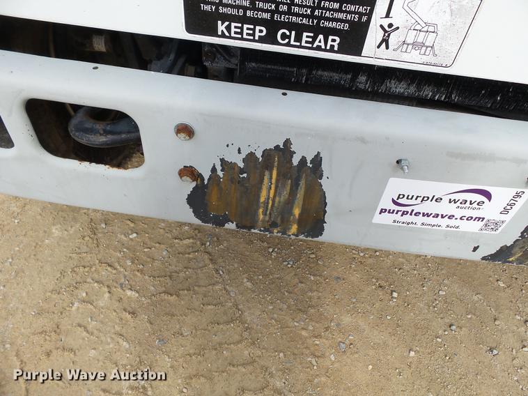 image for item DC6795 1999 International 4900 bucket truck