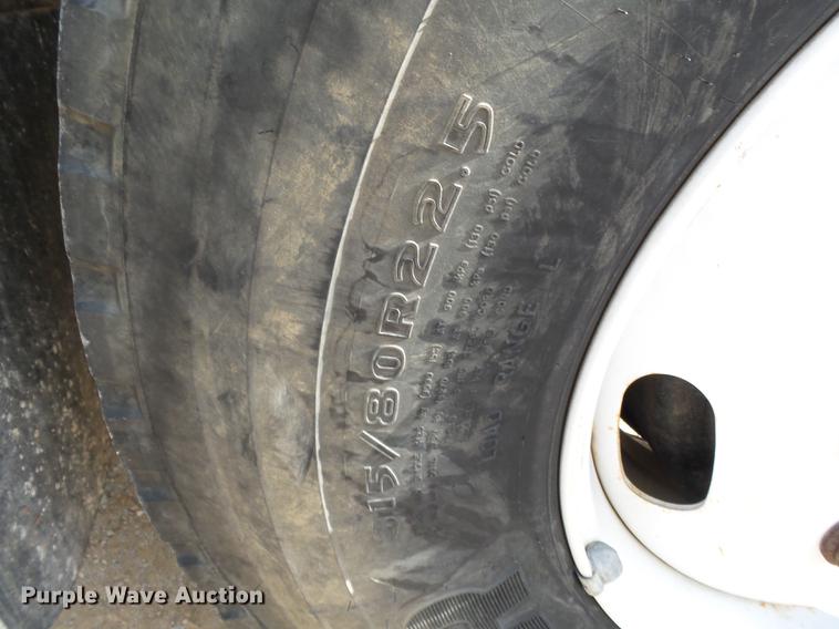 image for item DC6795 1999 International 4900 bucket truck