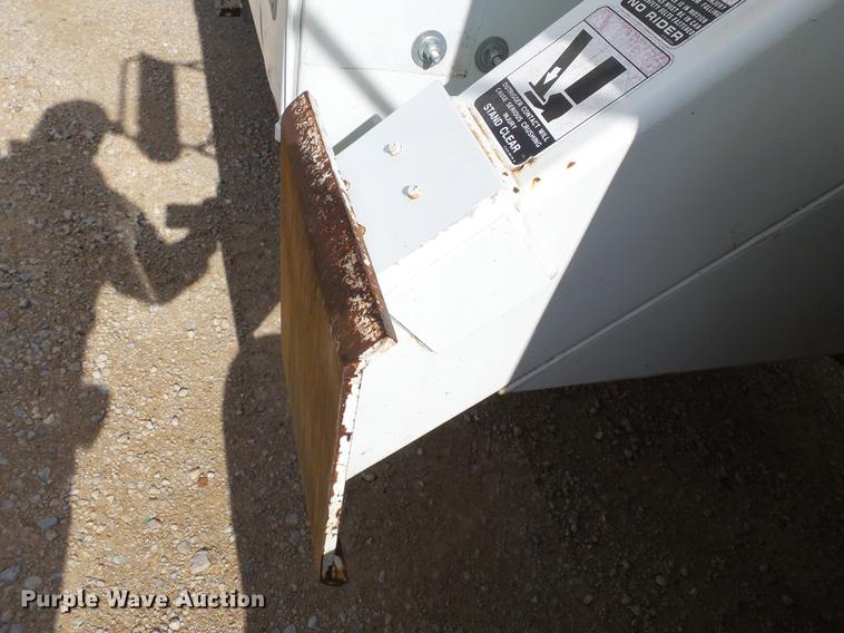 image for item DC6795 1999 International 4900 bucket truck