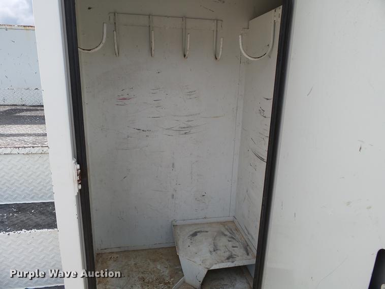 image for item DC6795 1999 International 4900 bucket truck