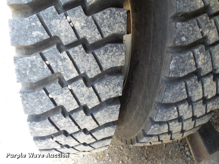 image for item DC6795 1999 International 4900 bucket truck