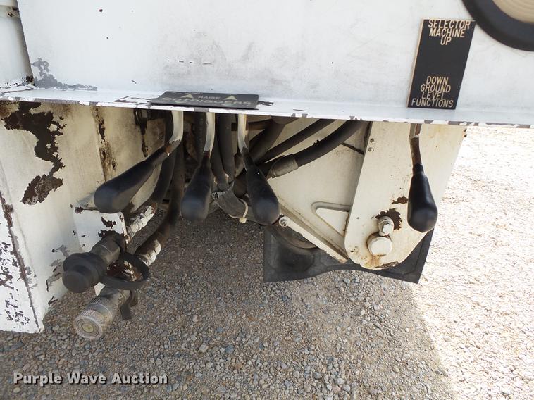 image for item DC6795 1999 International 4900 bucket truck