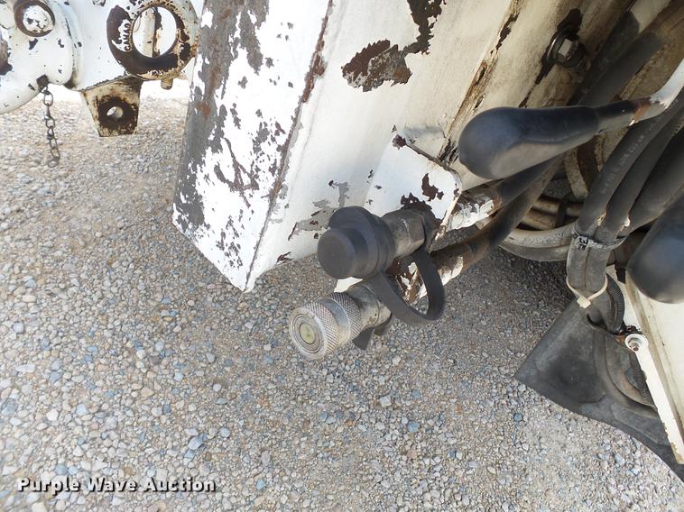 image for item DC6795 1999 International 4900 bucket truck