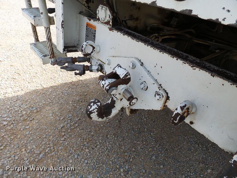 image for item DC6795 1999 International 4900 bucket truck