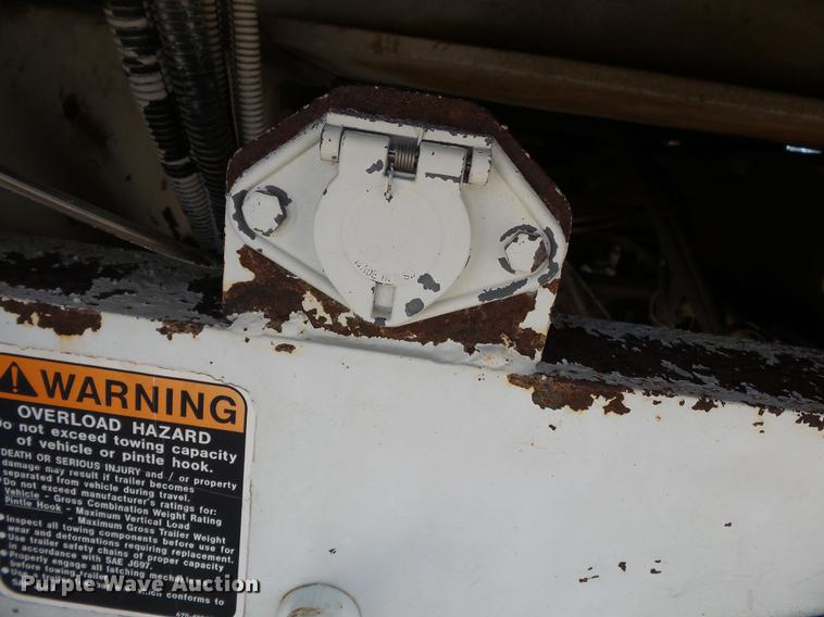 image for item DC6795 1999 International 4900 bucket truck