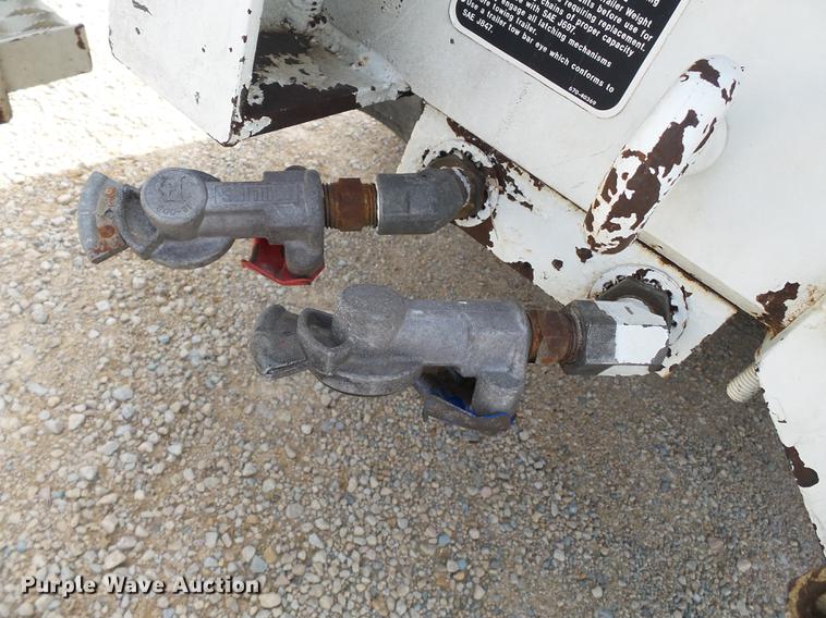 image for item DC6795 1999 International 4900 bucket truck