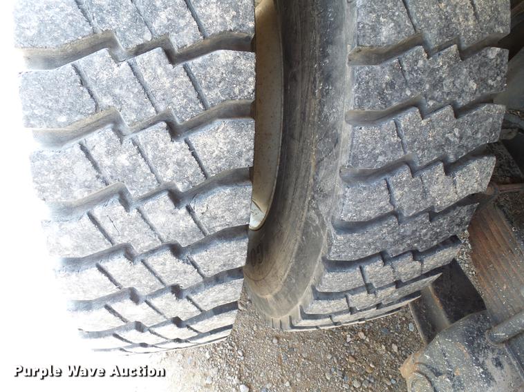 image for item DC6795 1999 International 4900 bucket truck