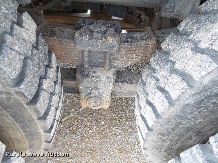 image for item DC6795 1999 International 4900 bucket truck