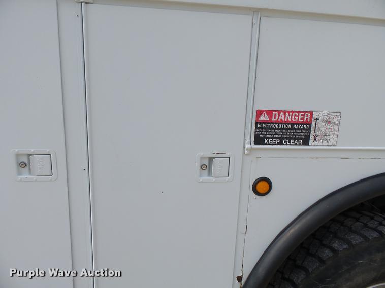 image for item DC6795 1999 International 4900 bucket truck