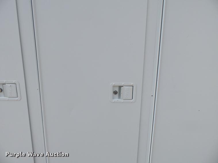 image for item DC6795 1999 International 4900 bucket truck