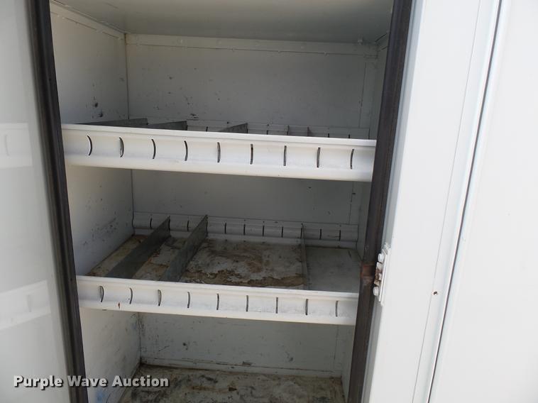 image for item DC6795 1999 International 4900 bucket truck