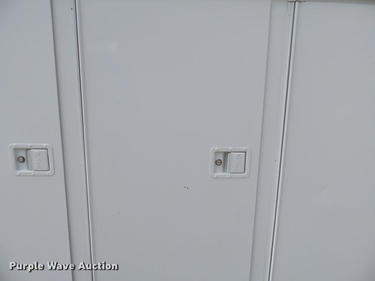 image for item DC6795 1999 International 4900 bucket truck