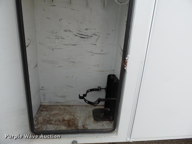 image for item DC6795 1999 International 4900 bucket truck