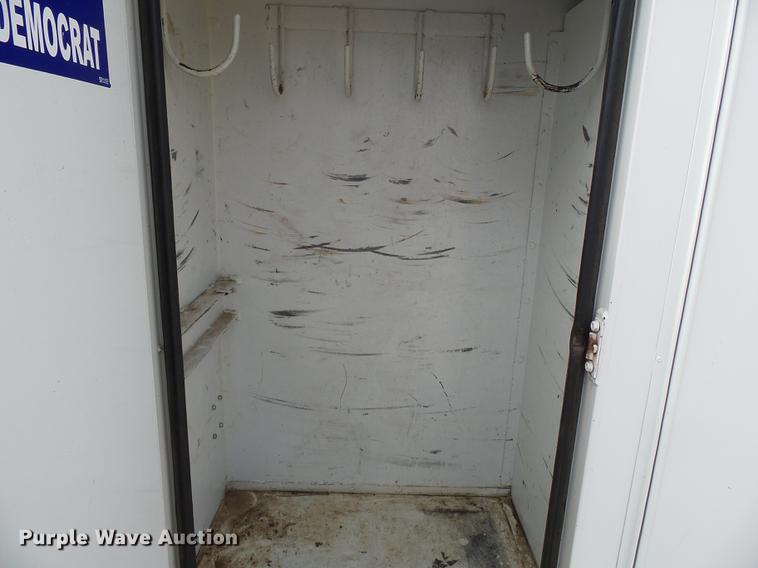 image for item DC6795 1999 International 4900 bucket truck