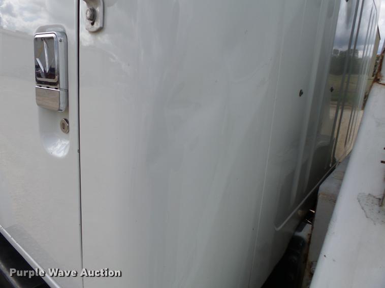 image for item DC6795 1999 International 4900 bucket truck