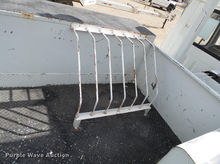 image for item DC6795 1999 International 4900 bucket truck