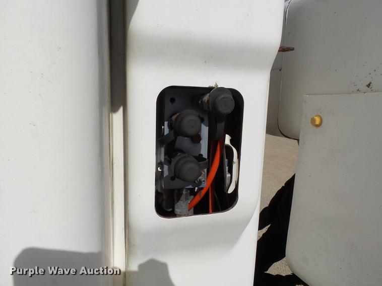 image for item DC6795 1999 International 4900 bucket truck