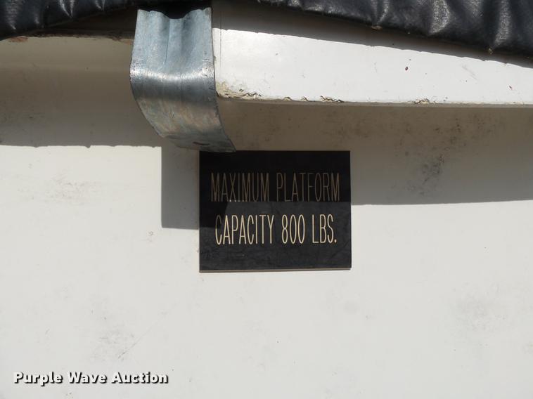 image for item DC6795 1999 International 4900 bucket truck