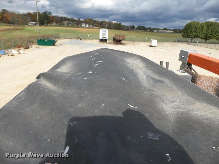 image for item DC6795 1999 International 4900 bucket truck