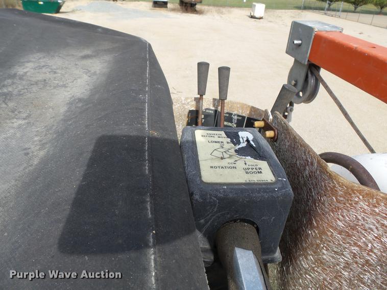 image for item DC6795 1999 International 4900 bucket truck