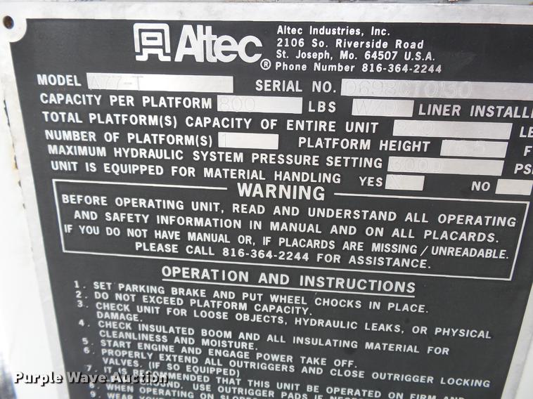 image for item DC6795 1999 International 4900 bucket truck