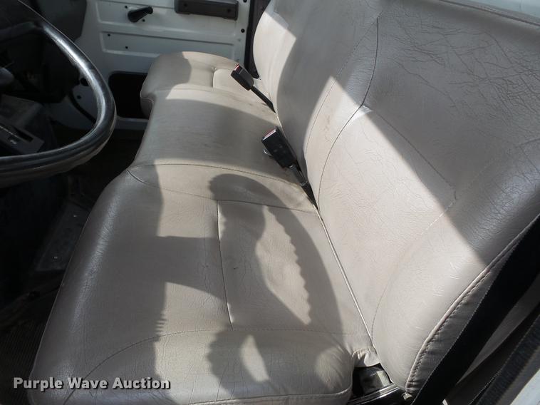 image for item DC6795 1999 International 4900 bucket truck