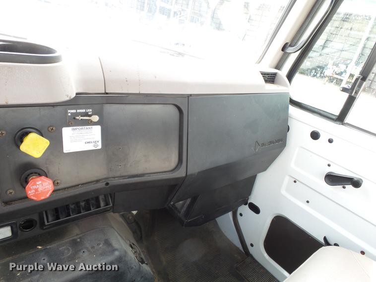 image for item DC6795 1999 International 4900 bucket truck