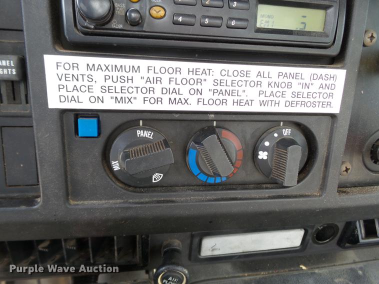 image for item DC6795 1999 International 4900 bucket truck