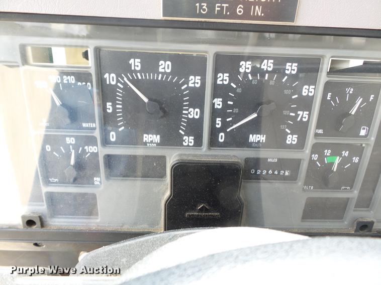 image for item DC6795 1999 International 4900 bucket truck