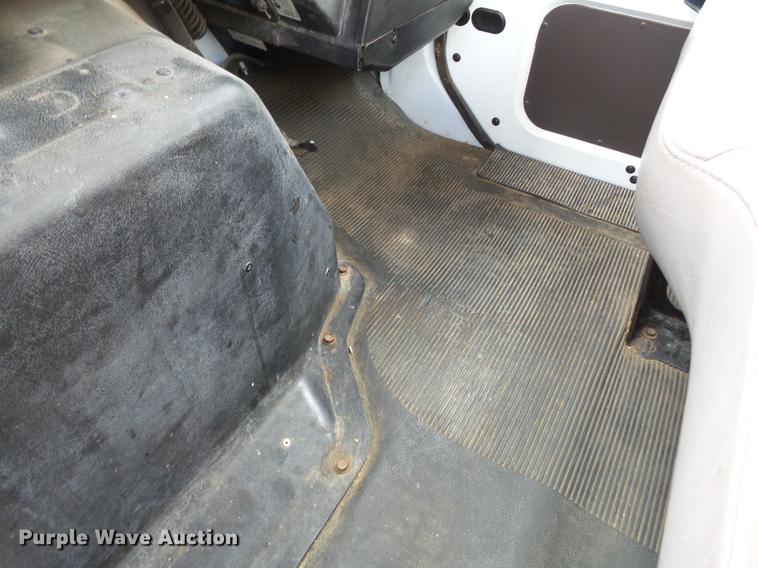 image for item DC6795 1999 International 4900 bucket truck