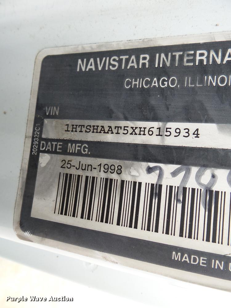 image for item DC6795 1999 International 4900 bucket truck